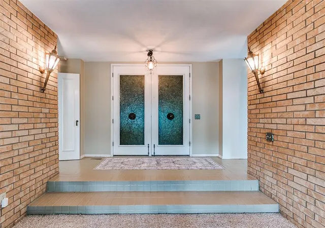 4th image of 10208 Westlake Dr, Oklahoma City, OK 73162 | MLS# 1231608