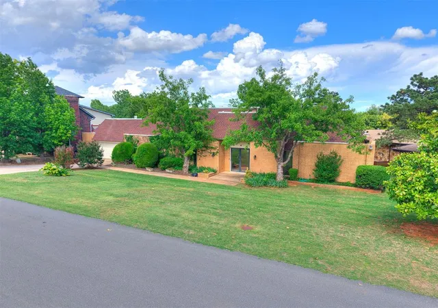 49th image of 10208 Westlake Dr, Oklahoma City, OK 73162 | MLS# 1231608