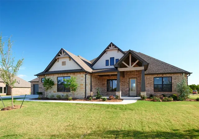 Photo 2 of Single family home for sale at 1804 Maplewood Ln, Norman, OK 73071 | MLS# 1231625 | Listing updated on 2026-09-29
