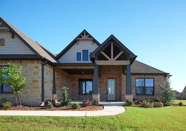 Photo 3 of Single family home for sale at 1804 Maplewood Ln, Norman, OK 73071 | MLS# 1231625 | Listing updated on 2026-09-29