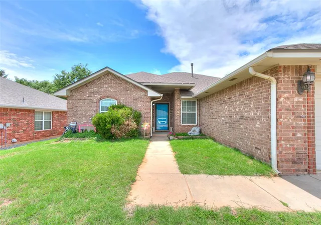 3rd image of 2333 Serenade Dr, Oklahoma City, OK 73130 | MLS# 1231630