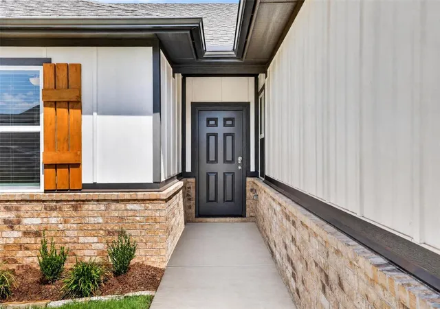 Photo 2 of Single family home for sale at 524 Stella Trl, Guthrie, OK 73044 | MLS# 1231636 | Listing updated on 2026-09-17