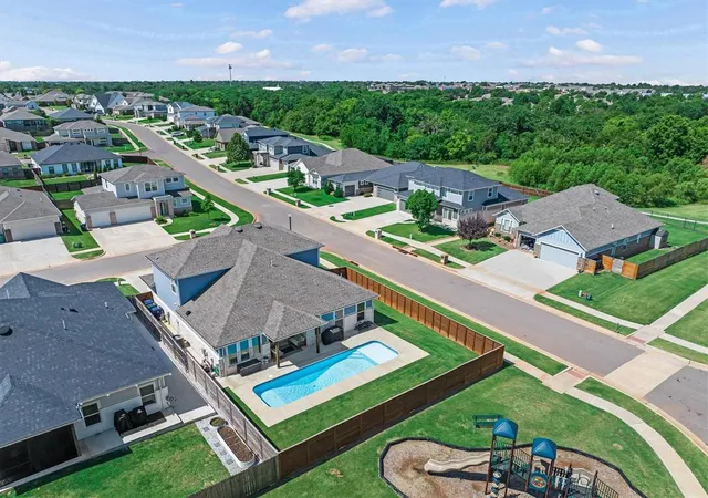 2nd image of 633 Nw 183rd St, Edmond, OK 73012 | MLS# 1231647