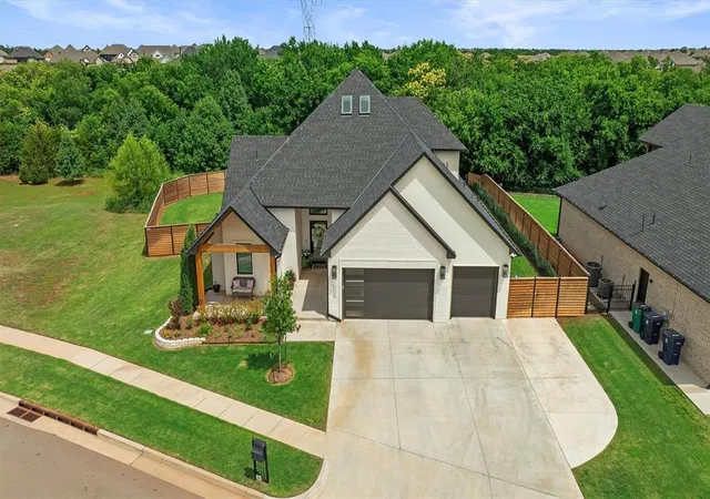 2nd image of 14516 N Chambord Dr, Yukon, OK 73099 | MLS# 1231660