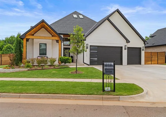 3rd image of 14516 N Chambord Dr, Yukon, OK 73099 | MLS# 1231660