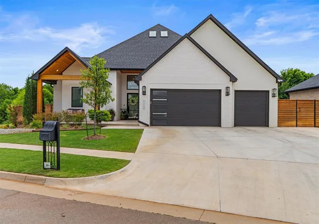4th image of 14516 N Chambord Dr, Yukon, OK 73099 | MLS# 1231660