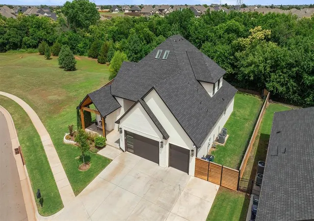 5th image of 14516 N Chambord Dr, Yukon, OK 73099 | MLS# 1231660
