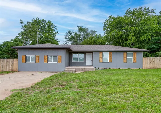 Homes for sale in Midwest City, OK | 8817 Ne 10th St, Midwest City, OK 73110 | MLS# 1231679