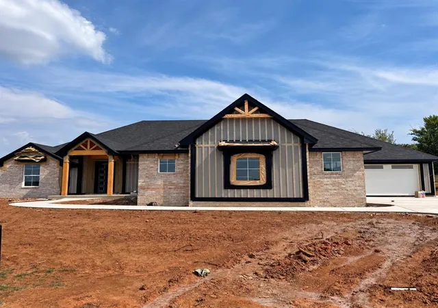 Photo 2 of Single family home for sale at 1852 S Blackberry Bnd, Guthrie, OK 73044 | MLS# 1231682 | Listing updated on 2026-10-29