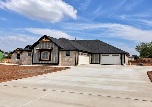 Photo 3 of Single family home for sale at 1852 S Blackberry Bnd, Guthrie, OK 73044 | MLS# 1231682 | Listing updated on 2026-10-29