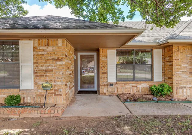 Photo 3 of Single family home for sale at 2608 Northwood Ln, Edmond, OK 73013 | MLS# 1231687 | Listing updated on 2026-06-30
