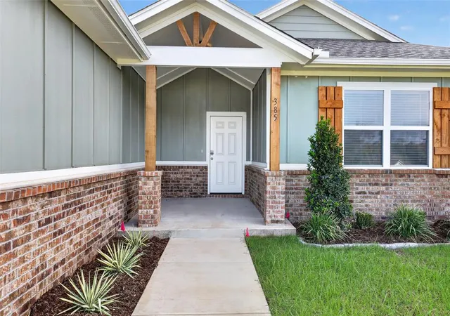 Photo 2 of Single family home for sale at 385 Cumberland Dr, Guthrie, OK 73044 | MLS# 1231690 | Listing updated on 2026-10-07