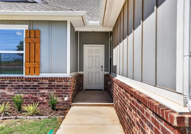 Photo 2 of Single family home for sale at 544 Cumberland Dr, Edmond, OK 73034 | MLS# 1231698 | Listing updated on 2026-09-17