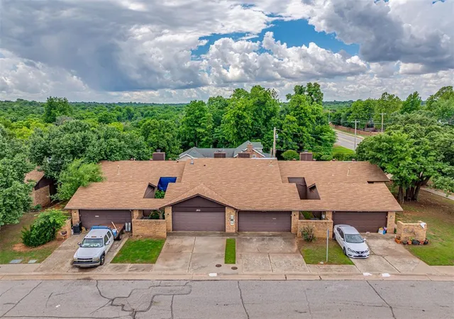 Homes for sale in Edmond, OK | 2910 Stonepoint Dr #2910, Edmond, OK 73034 | MLS# 1231709