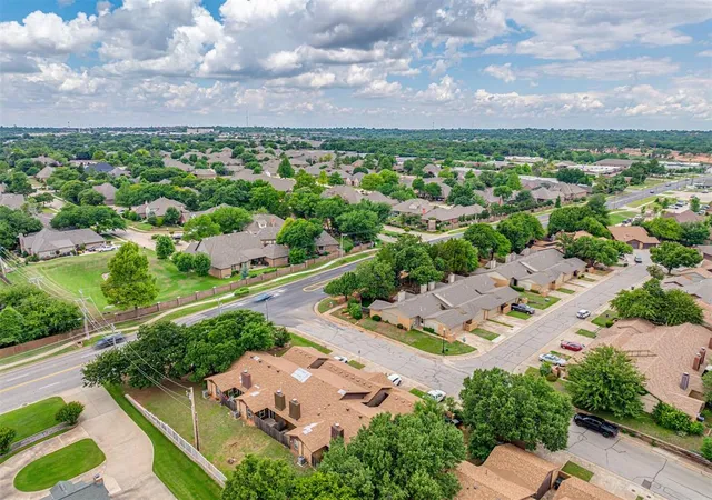 Homes for sale in Edmond, OK | 2910 Stonepoint Dr #2910, Edmond, OK 73034 | MLS# 1231709