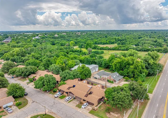 Homes for sale in Edmond, OK | 2910 Stonepoint Dr #2910, Edmond, OK 73034 | MLS# 1231709