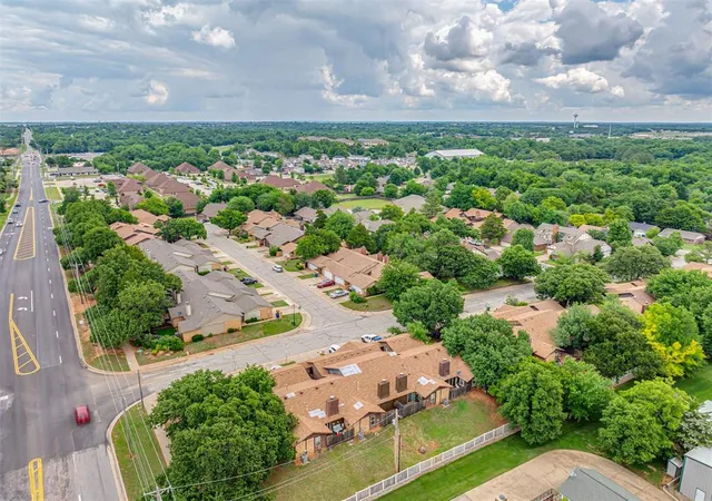 Homes for sale in Edmond, OK | 2910 Stonepoint Dr #2910, Edmond, OK 73034 | MLS# 1231709