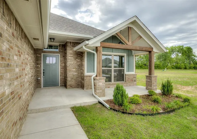 Photo 2 of Single family home for sale at 7620 Three Woods Ln, Yukon, OK 73099 | MLS# 1231719 | Listing updated on 2026-08-21