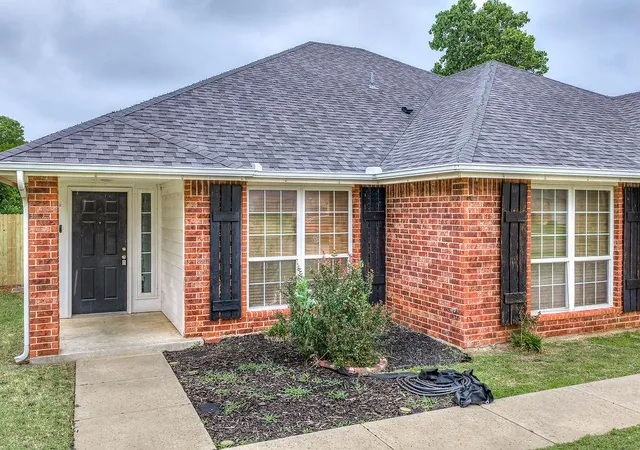 Photo 3 of Single family home for sale at 11017 Nw 107th Circle, Yukon, OK 73099 | MLS# 1231752 | Listing updated on 2026-09-22