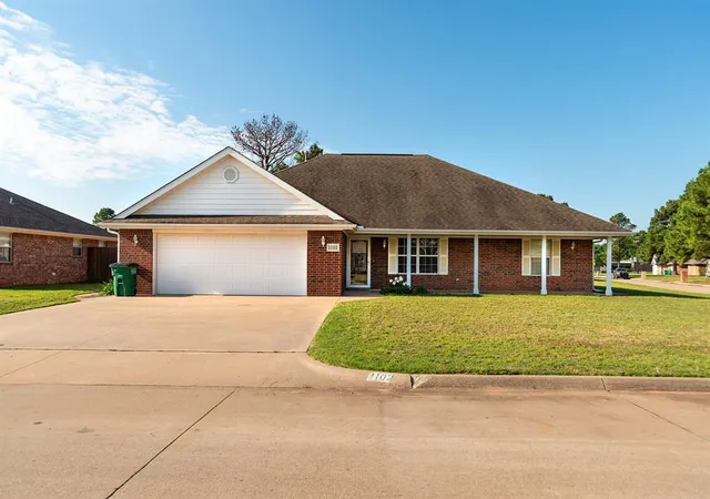 Homes for sale in Perkins, OK | 1102 E Mahar Dr, Perkins, OK 74059 | MLS# 1231765