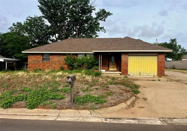 Single family home for sale at 517 N Kansas St, Weatherford, OK 73096 | MLS# 1231772 | Listing updated on 2026-09-13