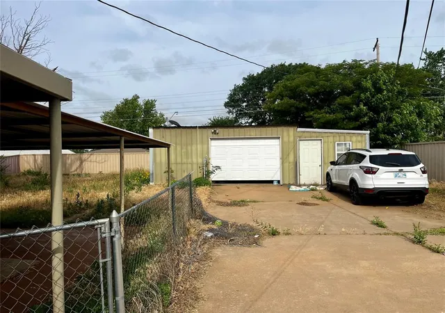 Single family home for sale at 517 N Kansas St, Weatherford, OK 73096 | MLS# 1231772 | Listing updated on 2026-09-13