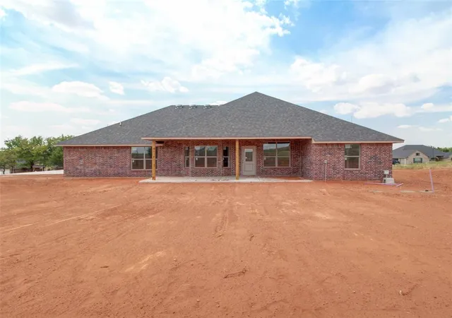 Photo 3 of Single family home for sale at 1985 Twin Spires Trl, Blanchard, OK 73010 | MLS# 1231789 | Listing updated on 2026-09-08