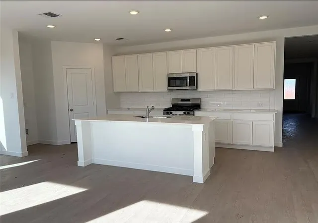 Photo 4 of Sale Pending at 9200 SW 19th Street, Oklahoma City, OK 73128 | MLS# 1231807 | Listing updated on 2026-06-01