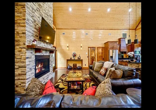 3rd image of 211 Boulder Ave, Broken Bow, OK 74728 | MLS# 1231812