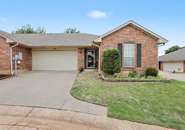 1st image of 227 N Kelly Ave, Edmond, OK 73003 | MLS# 1231830