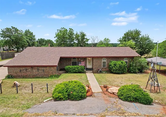 Homes for sale in Sayre, OK | 502 W Enterprise Ave, Sayre, OK 73662 | MLS# 1231853