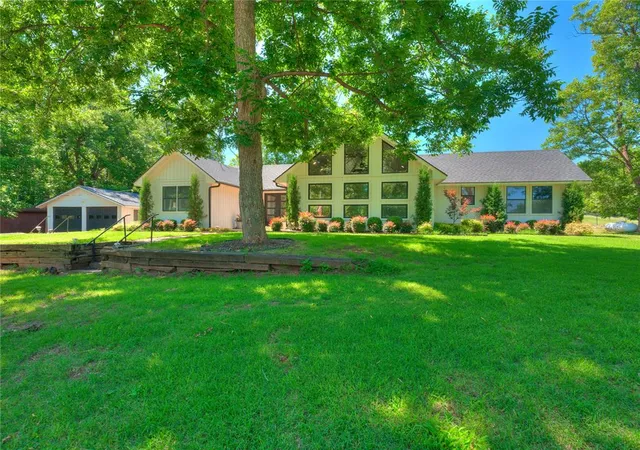 1st image of 2221 W College Ave, Guthrie, OK 73044 | MLS# 1231871