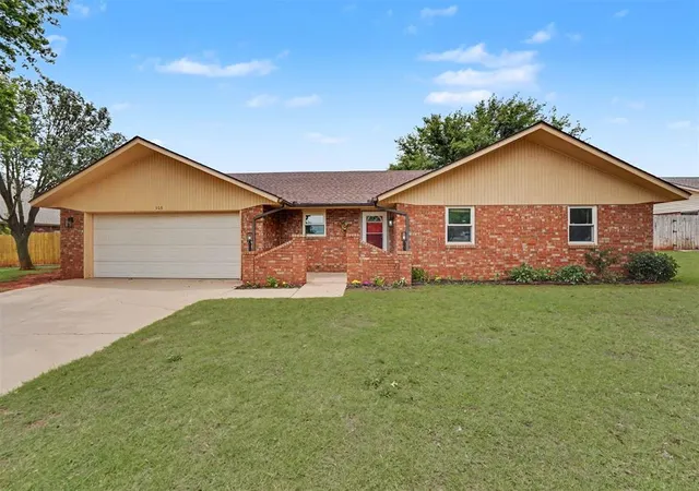 Homes for sale in Elk City, OK | 308 Elkview Dr, Elk City, OK 73644 | MLS# 1231873