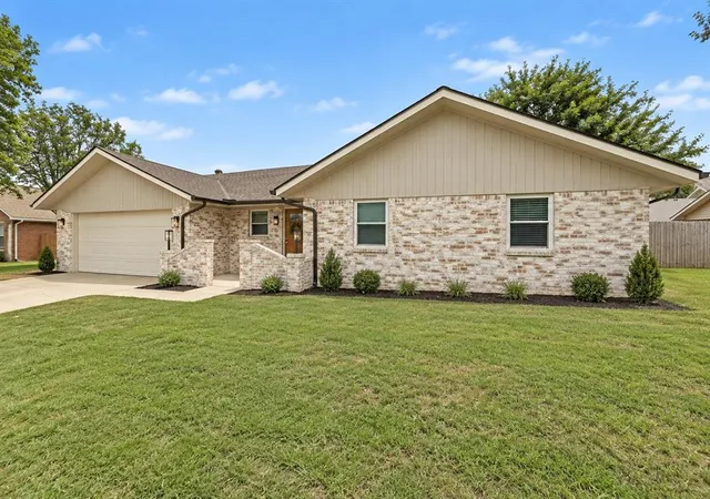 Photo 1 of Single family home for sale at 308 Elkview Dr, Elk City, OK 73644 | MLS# 1231873 | Listing updated on 2026-09-26