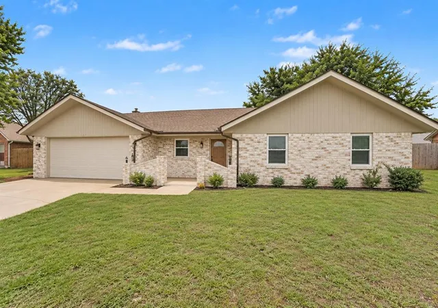 Photo 2 of Single family home for sale at 308 Elkview Dr, Elk City, OK 73644 | MLS# 1231873 | Listing updated on 2026-09-26