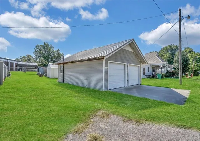 Homes for sale in Mangum, OK | 402 N Indiana Ave, Mangum, OK 73554 | MLS# 1231877
