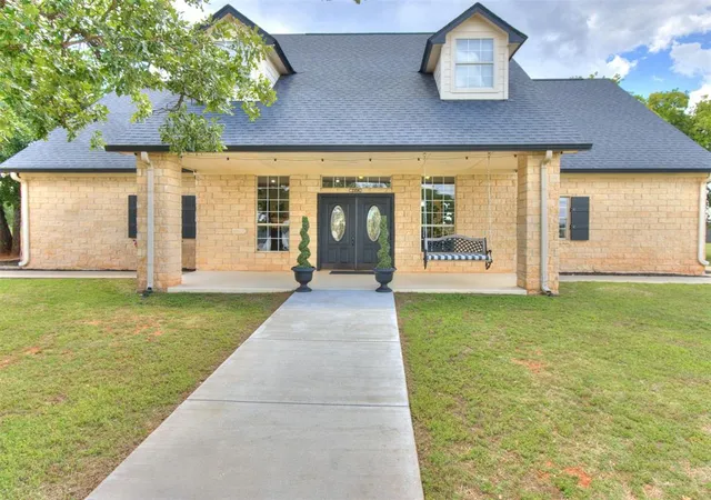 Photo 3 of Single family home for sale at 2358 W Lake Way Dr, Blanchard, OK 73010 | MLS# 1231899 | Listing updated on 2026-07-27