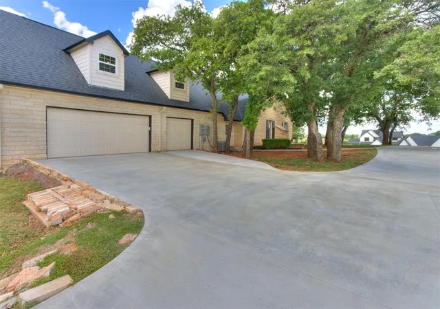Photo 4 of Single family home for sale at 2358 W Lake Way Dr, Blanchard, OK 73010 | MLS# 1231899 | Listing updated on 2026-07-27