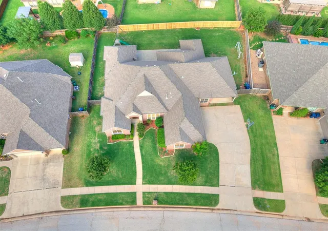 Photo 4 of Single family home for sale at 15212 Grayson Dr, Edmond, OK 73013 | MLS# 1231911 | Listing updated on 2026-09-25