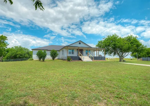 Homes for sale in Lindsay, OK | 17765 E County Road 1500 Road, Lindsay, OK 73052 | MLS# 1231923