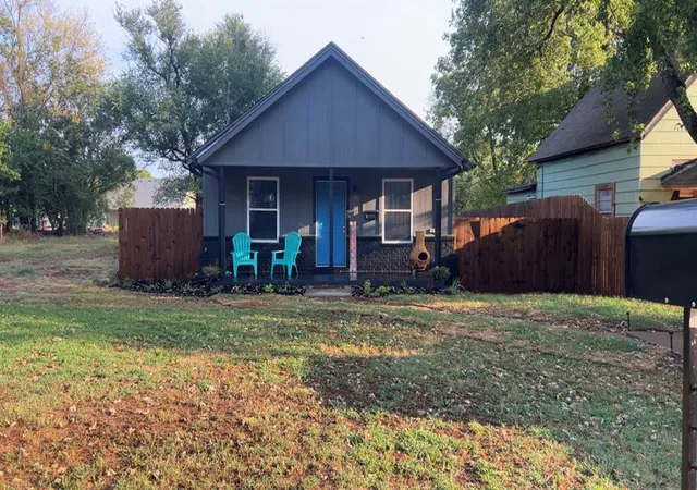 2nd image of 609 E Grant Ave, Guthrie, OK 73044 | MLS# 1231968