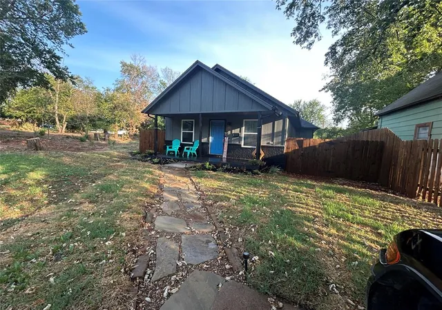 3rd image of 609 E Grant Ave, Guthrie, OK 73044 | MLS# 1231968