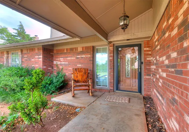 Homes for sale in Warr Acres, OK | 7104 N Lakeway Dr, Warr Acres, OK 73132 | MLS# 1231976