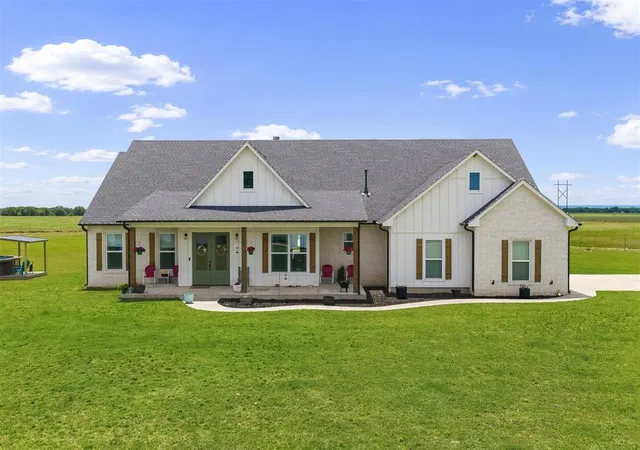 Homes for sale in Elmore City, OK | 24796 E County Road 1580, Elmore City, OK 73433 | MLS# 1231991
