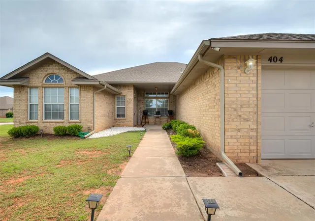 Photo 4 of Single family home for sale at 404 S Pointe Ln, Mustang, OK 73064 | MLS# 1231992 | Listing updated on 2026-09-07