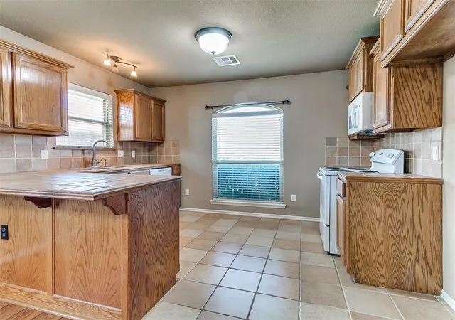 Photo 4 of Sale Pending at 2327 Tortoise Dr, Oklahoma City, OK 73130 | MLS# 1232011 | Listing updated on 2026-09-14