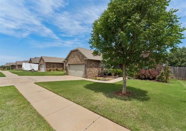 3rd image of 3425 Nw 164Th Ter, Edmond, OK 73013 | MLS# 1232031