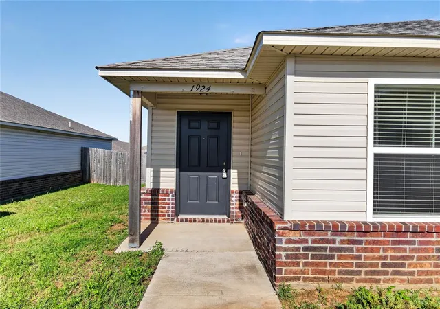 Homes for sale in Oklahoma City, OK | 1924 Hannah Ln, Oklahoma City, OK 73127 | MLS# 1232057