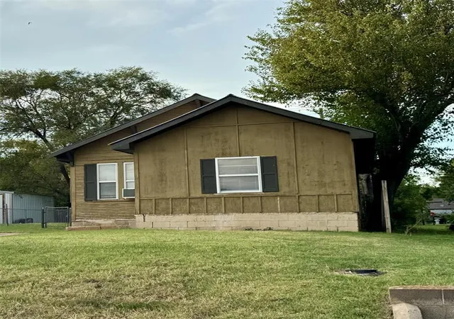 Homes for sale in Elk City, OK | 703 W B Ave, Elk City, OK 73644 | MLS# 1232072