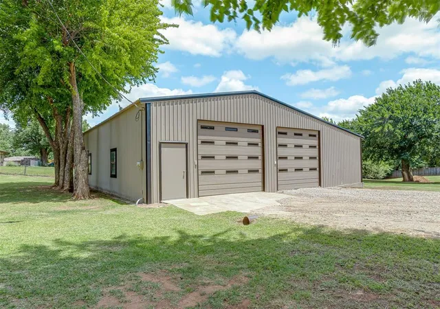 2nd image of 3816 Princeton Ave, Edmond, OK 73034 | MLS# 1232104